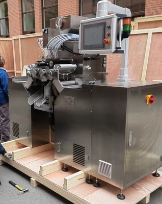 स्टेनलेस स्टील सर्वो नियंत्रण नरम कैप्सूल मशीन गति 1-10rpm 5.5kw