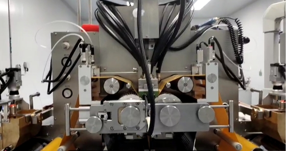 380V/50Hz रोलिंग टाइप सॉफ्ट कैप्सूल मशीन और बाहरी परिसंचरण स्नेहन के साथ